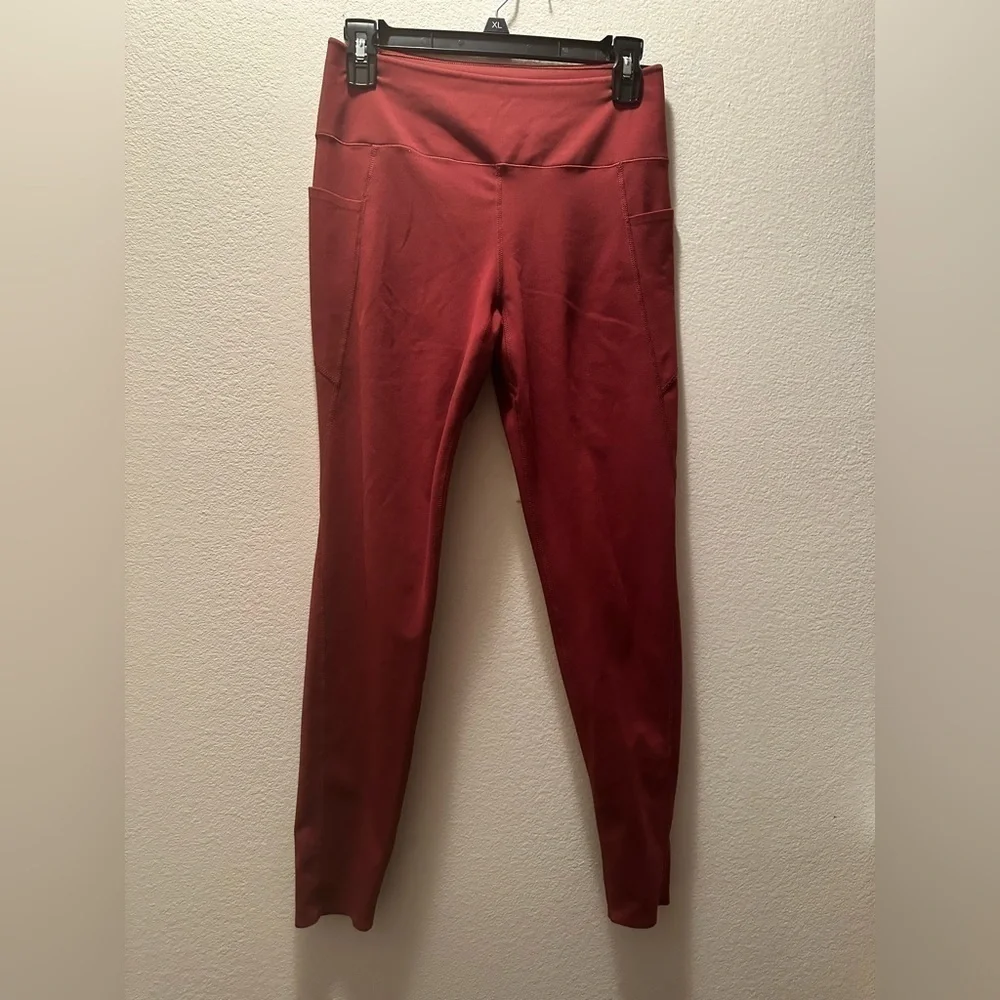 Uniqlo women’s burnt orange athletic leggings M activewear athleisure pockets